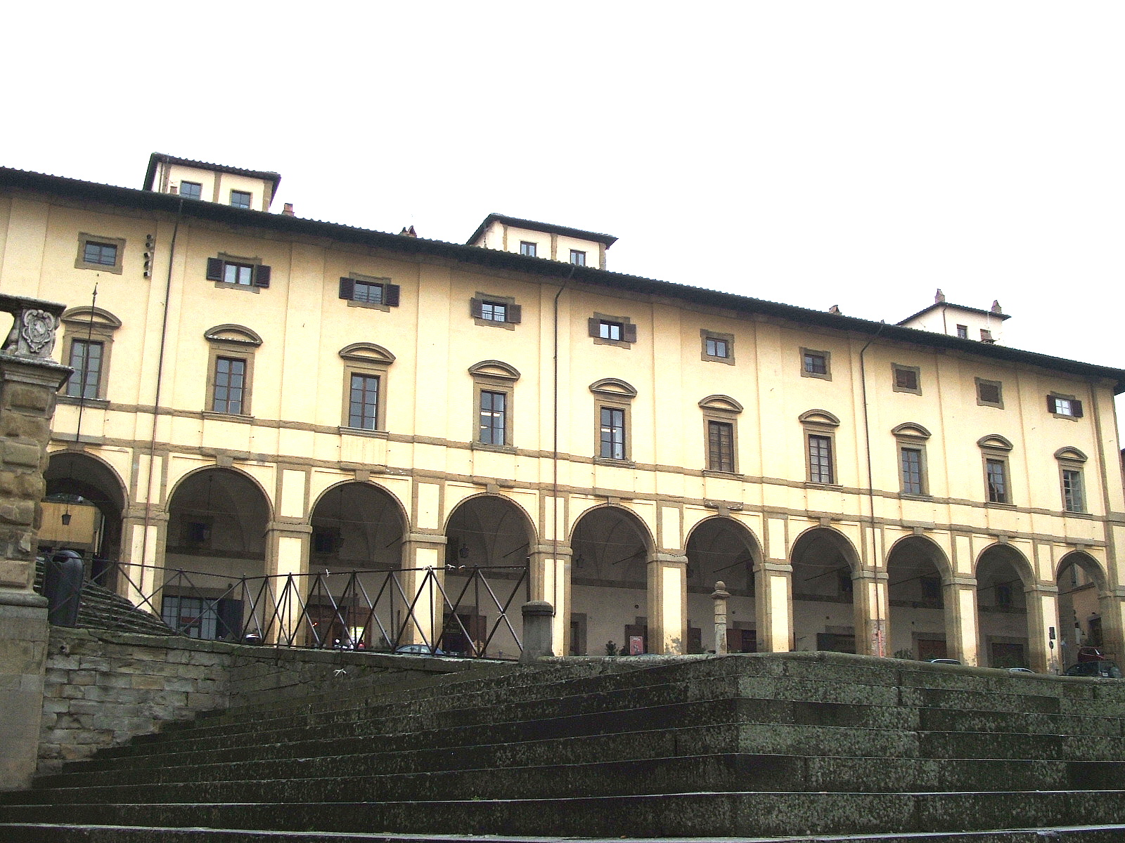 Arezzo_Loggia_del_Vasari